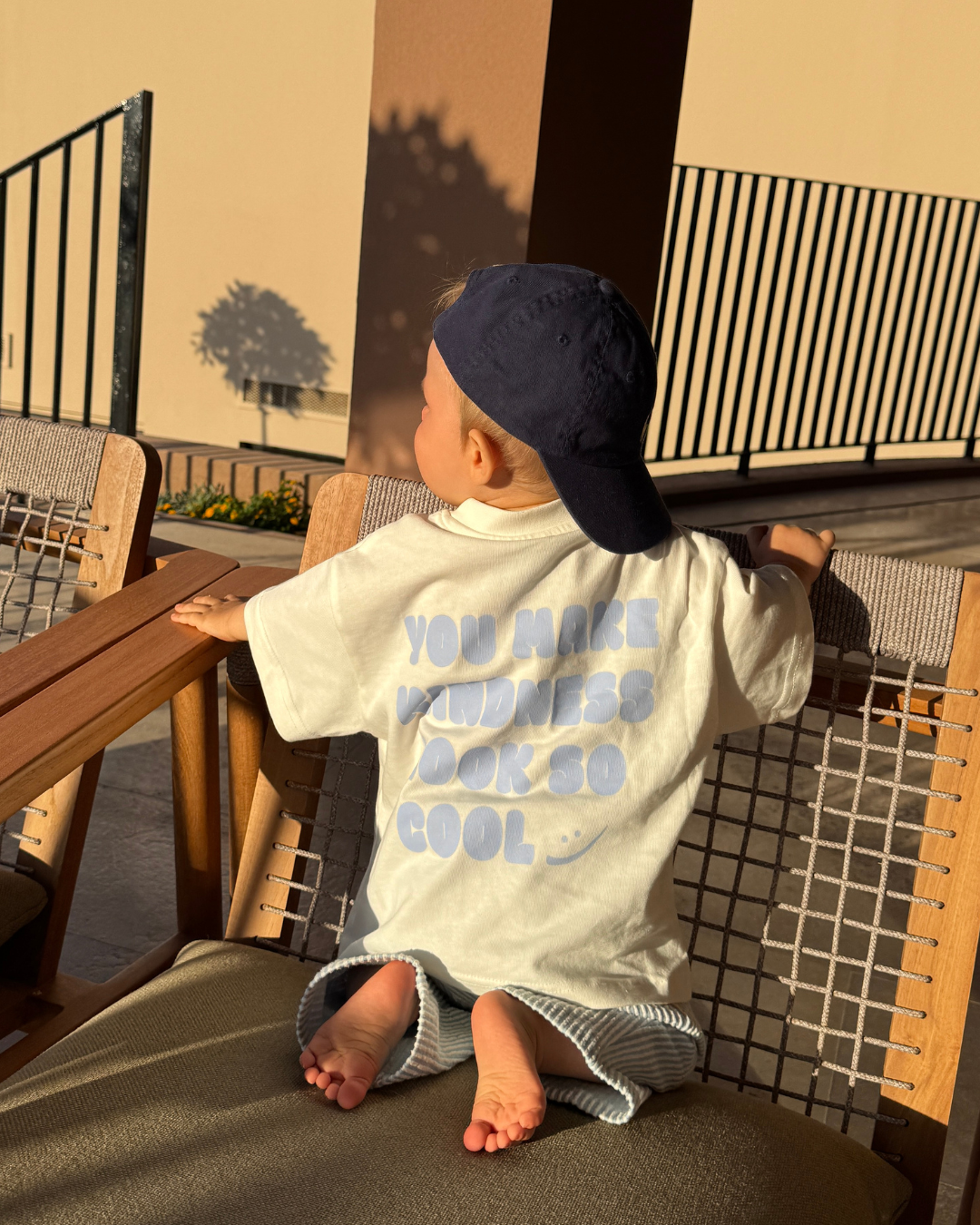 blauer Look